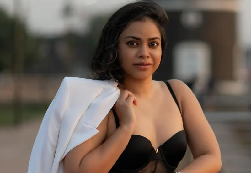 Sumona Chakravarti Biography